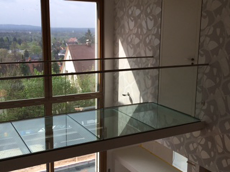 Übergang mit Glasboden